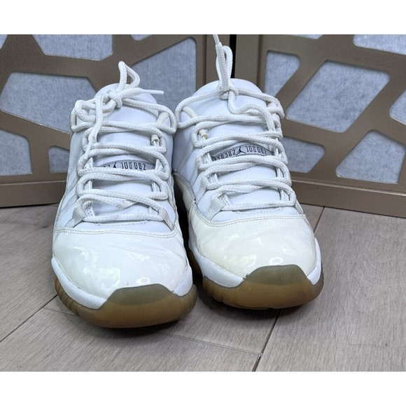 air jordan 11 retro low white light zen grey